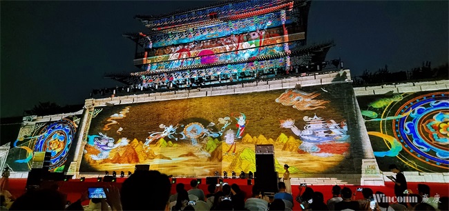 戶外投影秀成為(wèi)夜遊重頭戲,投影設備該如何選擇? 戶外投影秀成為(wèi)夜遊重頭戲,投影設備該如何選擇?