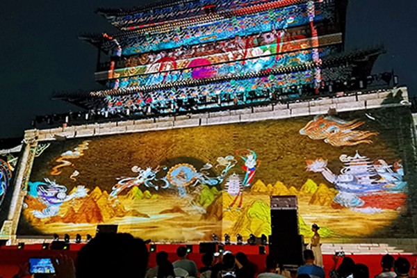 華誼兄弟(dì)（濟南）電(diàn)影小(xiǎo)鎮夜遊投影秀