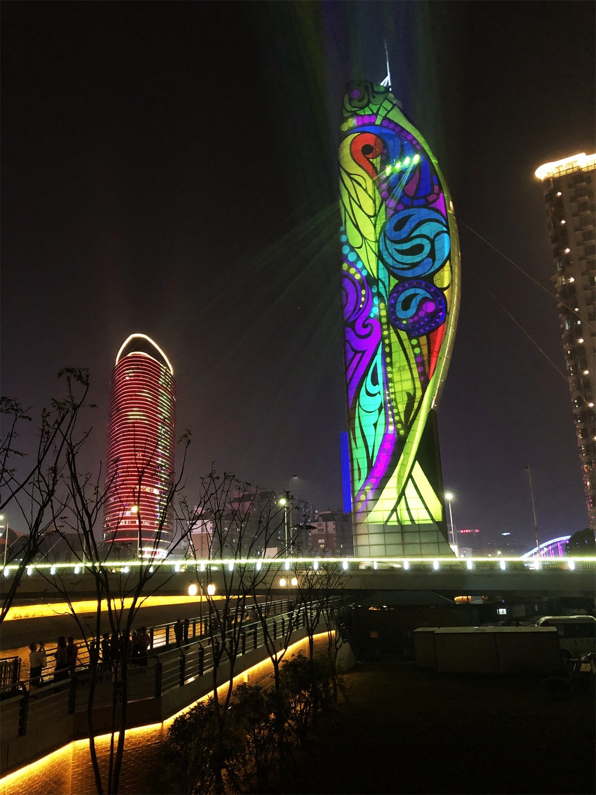 臨江橋塔投影秀