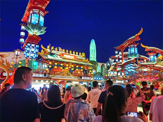 青島明月·山(shān)海間不夜城人氣爆棚,赢康科(kē)影達參與打造國(guó)潮夜遊 青島明月·山(shān)海間不夜城人氣爆棚,赢康科(kē)影達參與打造國(guó)潮夜遊