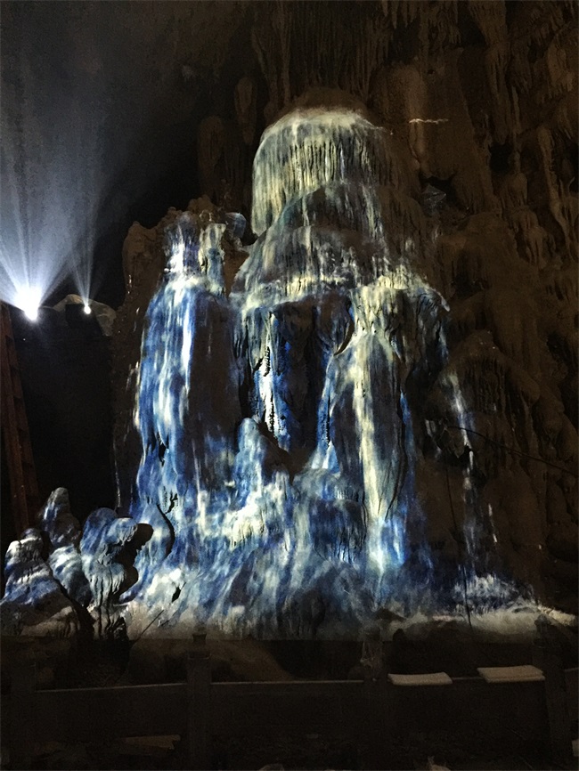 赢康科(kē)影達創新(xīn)文(wén)旅應用(yòng),溶洞投影别有(yǒu)洞天 赢康科(kē)影達創新(xīn)文(wén)旅應用(yòng),溶洞投影别有(yǒu)洞天